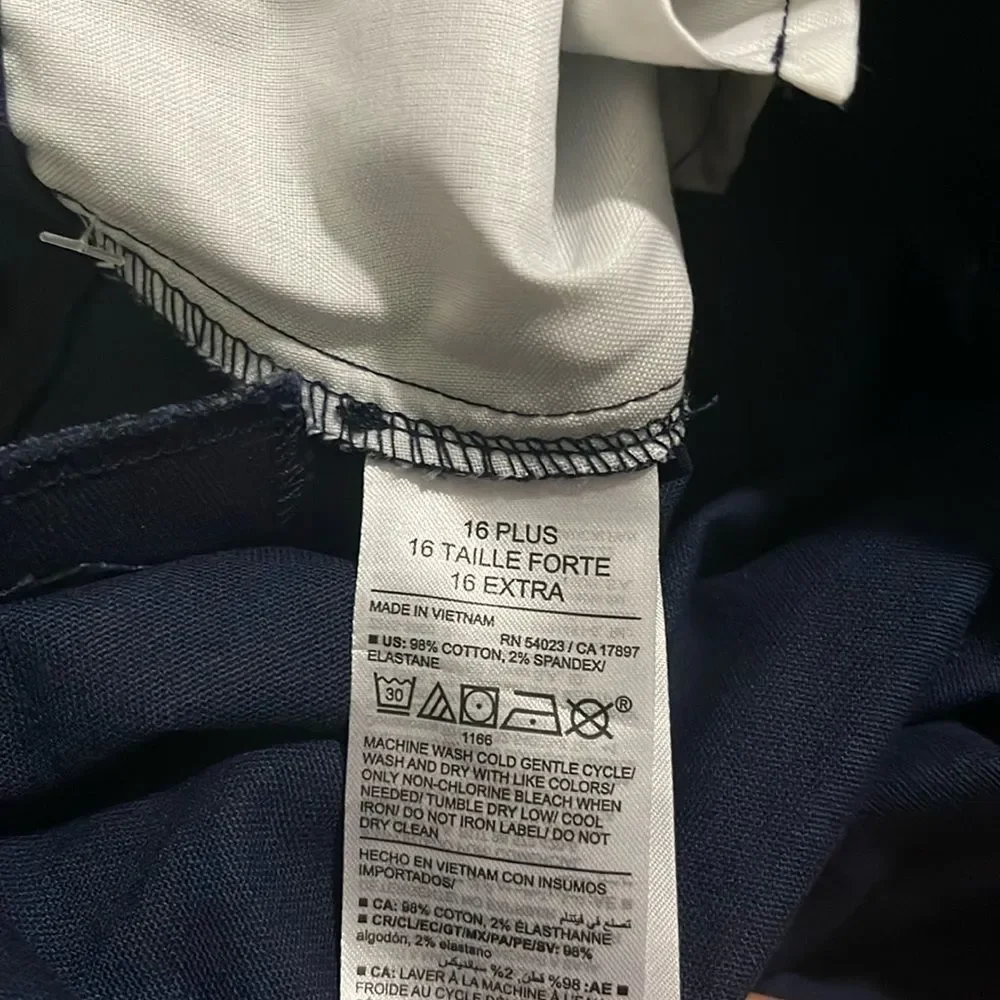 NWT- Old Navy - girl’s 16. Bootcut uniform pant